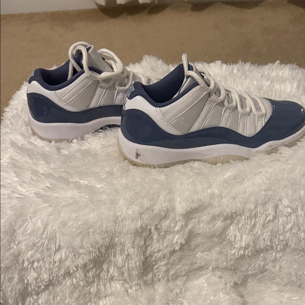 Jordan Kids Sneakers in Navy and White